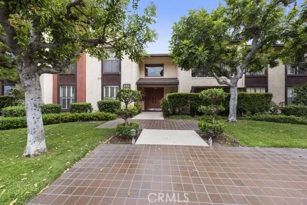 585 W Duarte 25