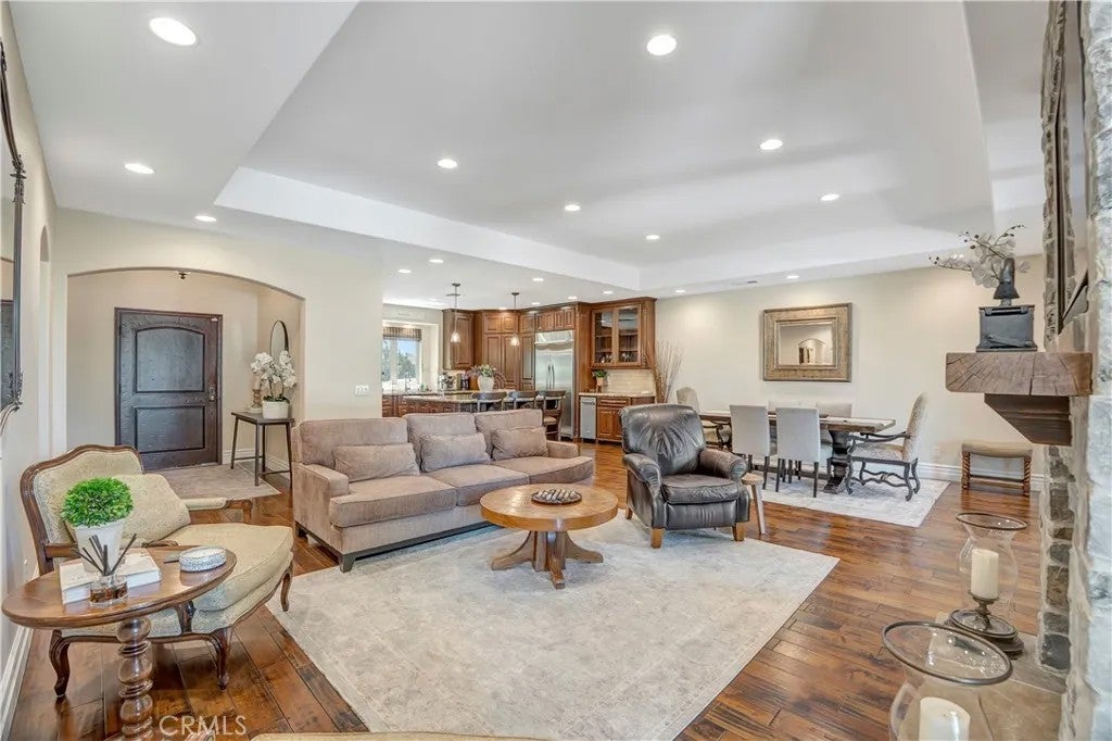 10305 Newcomb