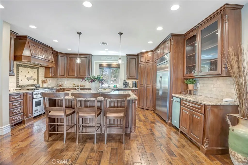10305 Newcomb
