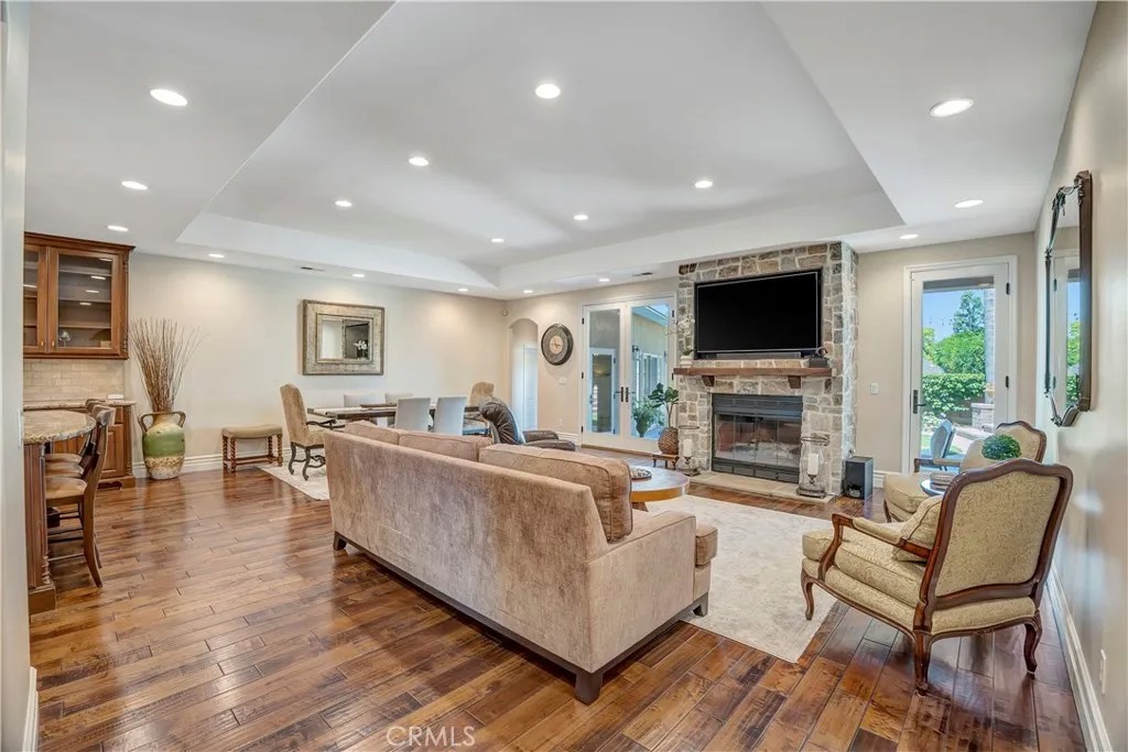 10305 Newcomb