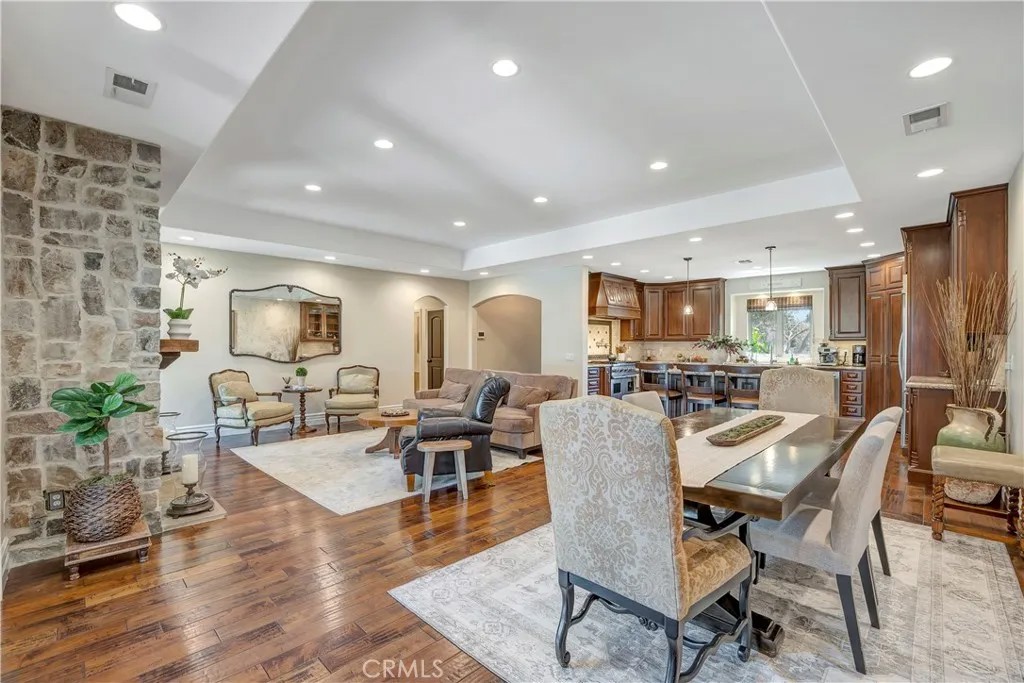 10305 Newcomb