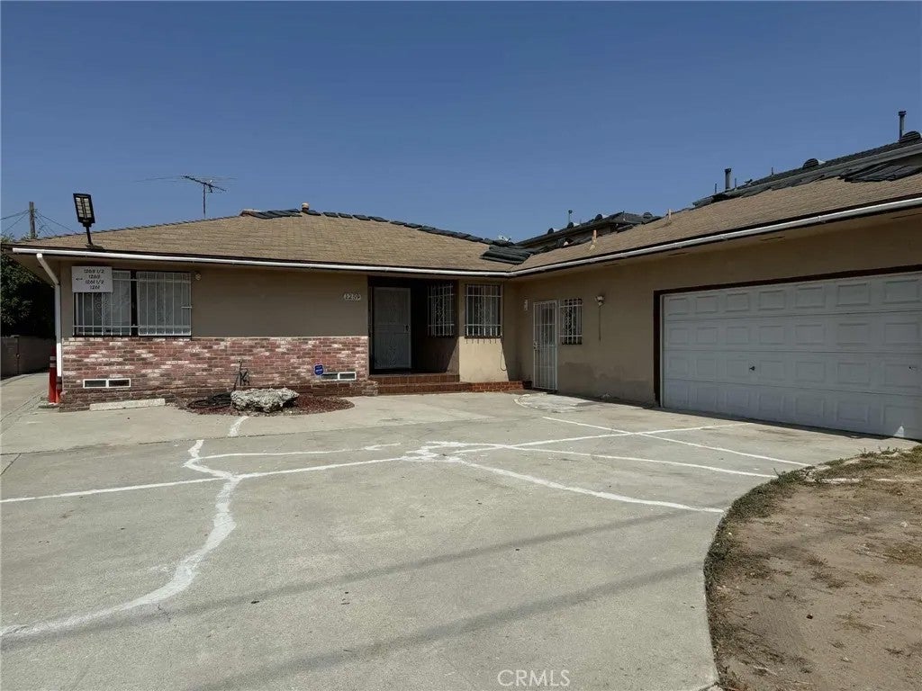 1261 W 139th Street