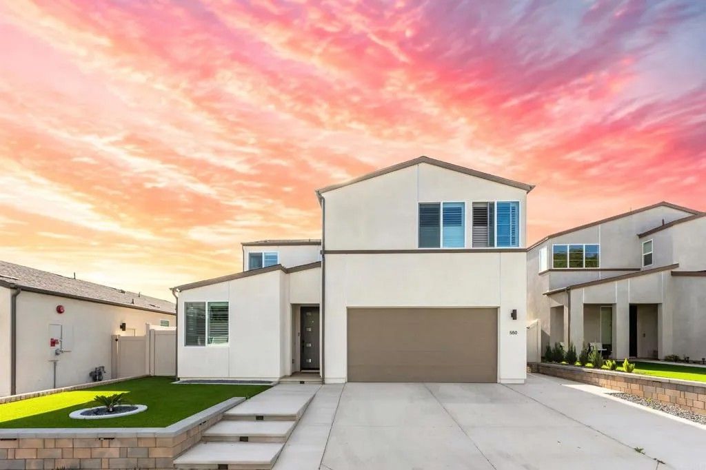 Photo of 550 Meadowood Street, Fallbrook, CA 92028 (MLS # NDP2602003)