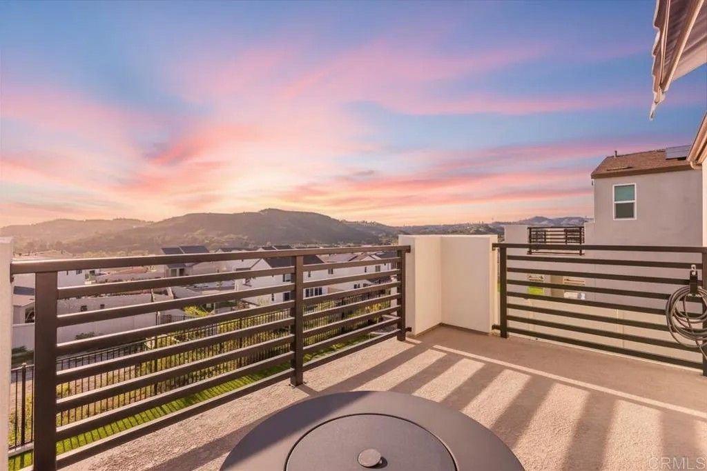 Photo of 550 Meadowood Street, Fallbrook, CA 92028 (MLS # NDP2602003)