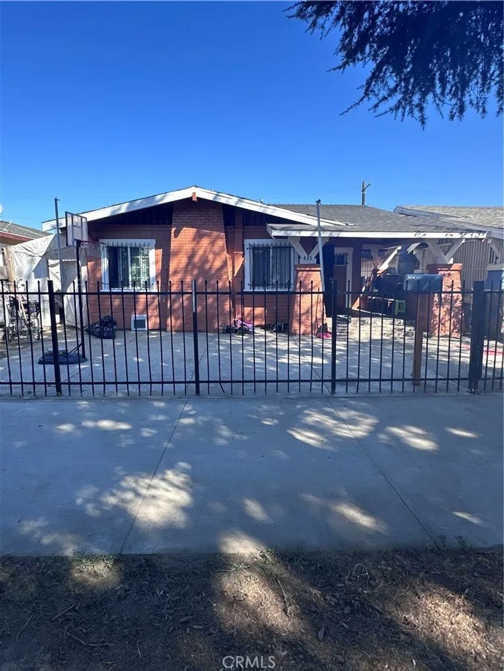 Photo of 437 Park Front Walk, Los Angeles, CA 90011 (MLS # SR26013199)