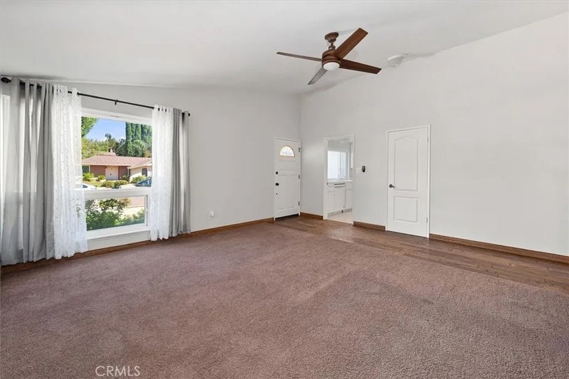 18926 Claycrest