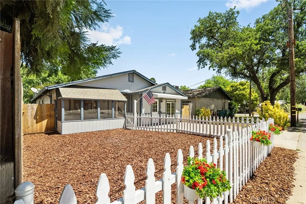 1761 Elm Street