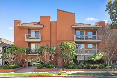 Photo of 10326 Almayo Avenue #201, Los Angeles, CA 90064 (MLS # WS26047515)