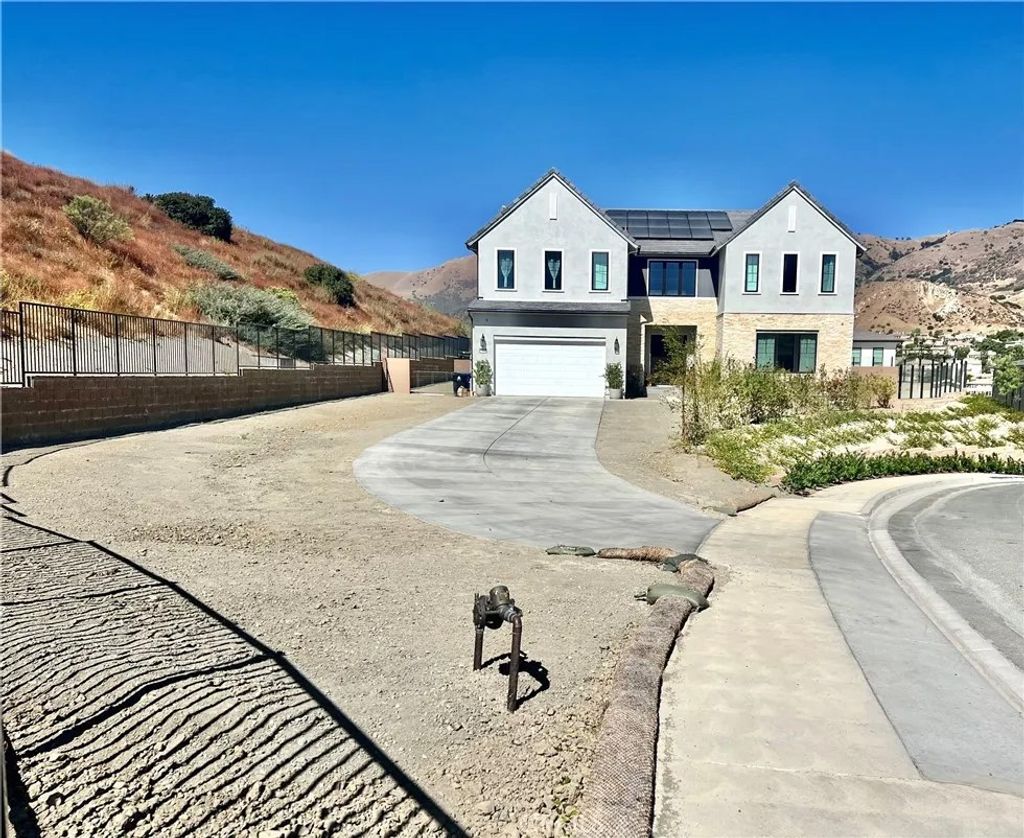 Photo of 20133 Galway Ln, Porter Ranch, CA 91326 (MLS # SR25252113)