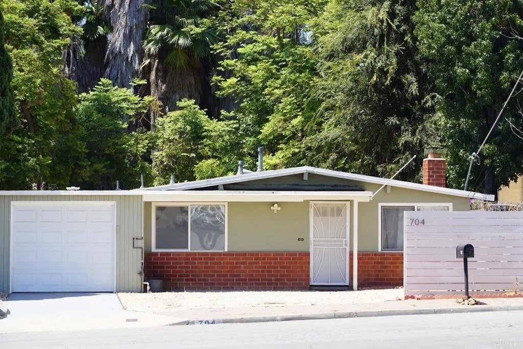704 Galopago St.