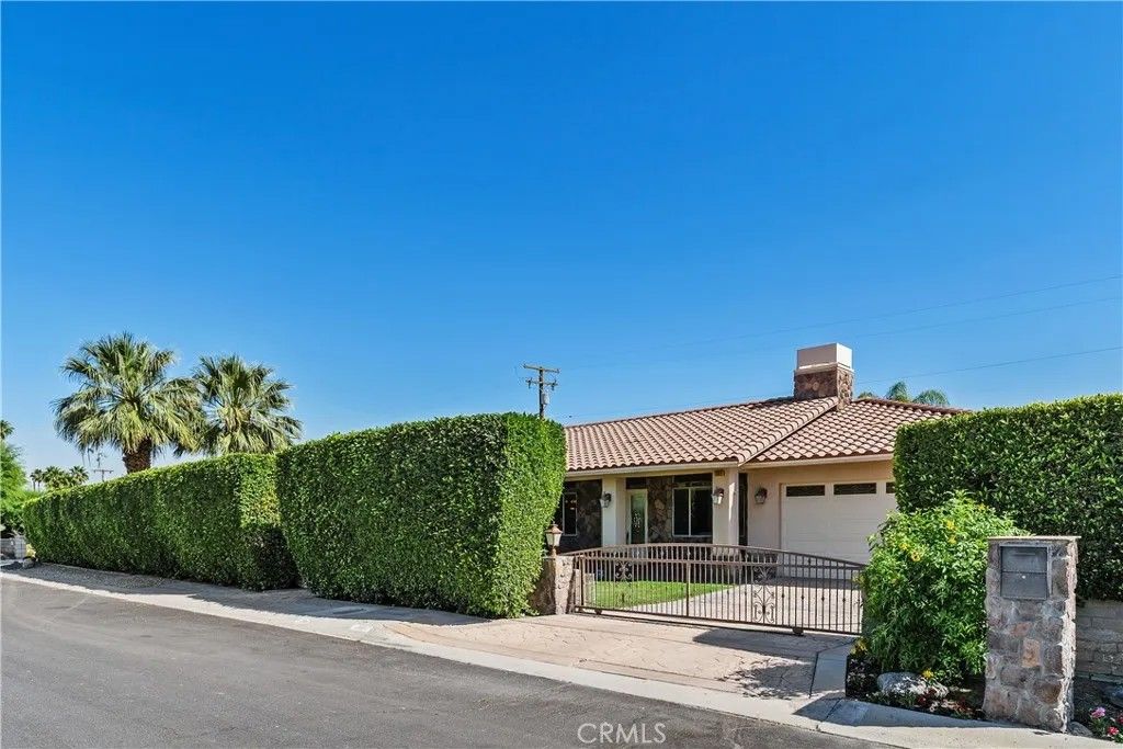 Photo of 1221 Linda Vista, Palm Springs, CA 92262 (MLS # OC26073821)