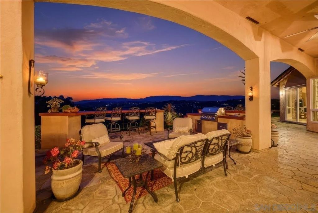 Photo of 11568 Minneola Cir, Valley Center, CA 92082 (MLS # 260003761)