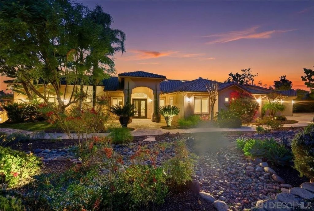 Photo of 11568 Minneola Cir, Valley Center, CA 92082 (MLS # 260003761)