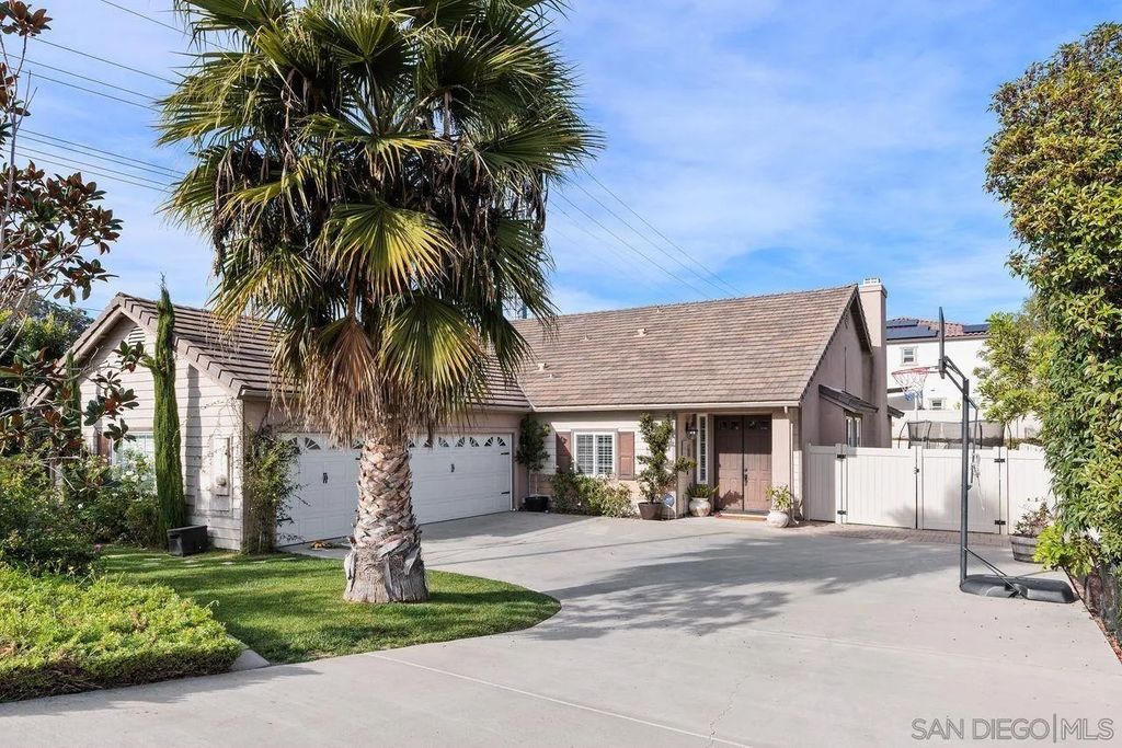 Photo of 1705 Wildflower Ct, Vista, CA 92083 (MLS # 250045697)