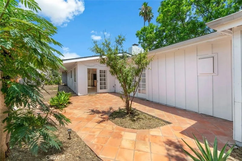 11525 Manzanita