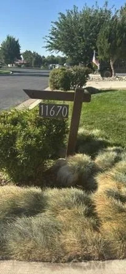 Photo of 11670 Wedgewood Dr, Apple Valley, CA 92308 (MLS # HD25275264)