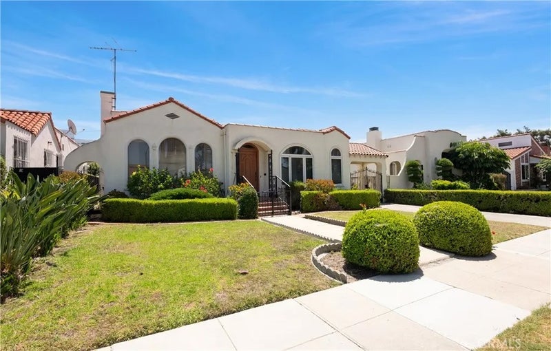 208 S Carson