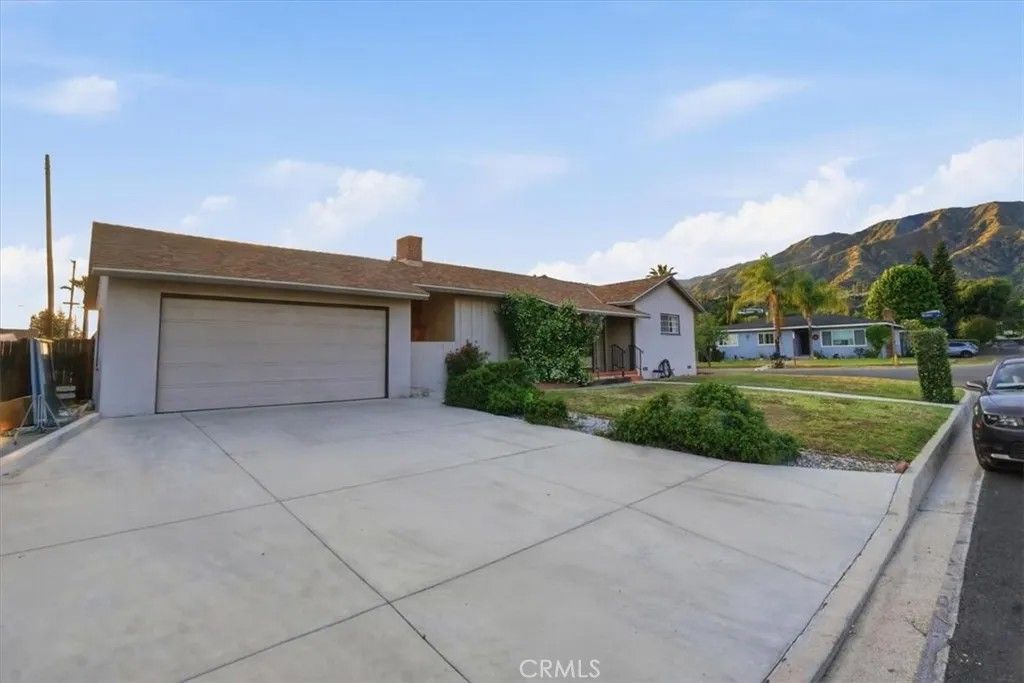 Photo of 903 Crestfield Dr, Duarte, CA 91010 (MLS # TR26072913)