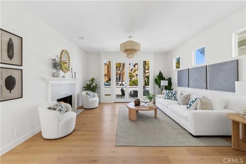 Tiny photo for 204 Lincoln Ave, Huntington Beach, CA 92648 (MLS # OC25235862)