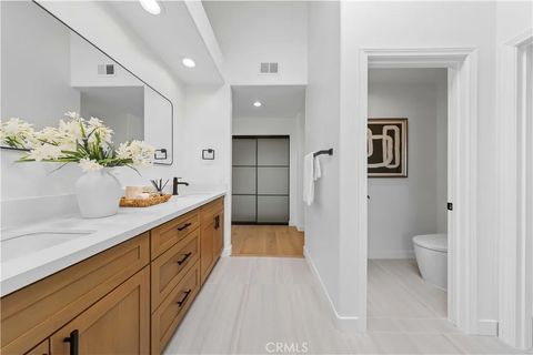 Tiny photo for 204 Lincoln Ave, Huntington Beach, CA 92648 (MLS # OC25235862)