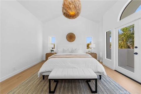 Tiny photo for 204 Lincoln Ave, Huntington Beach, CA 92648 (MLS # OC25235862)