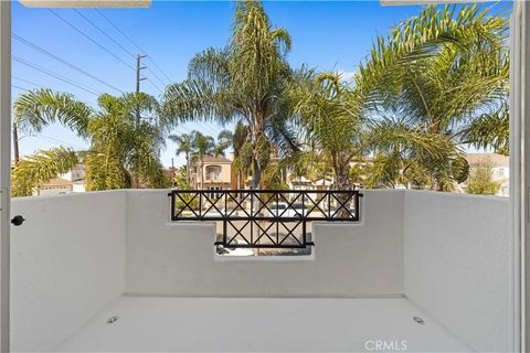 Tiny photo for 204 Lincoln Ave, Huntington Beach, CA 92648 (MLS # OC25235862)