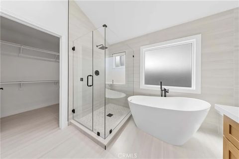 Tiny photo for 204 Lincoln Ave, Huntington Beach, CA 92648 (MLS # OC25235862)