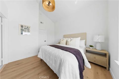 Tiny photo for 204 Lincoln Ave, Huntington Beach, CA 92648 (MLS # OC25235862)