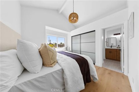 Tiny photo for 204 Lincoln Ave, Huntington Beach, CA 92648 (MLS # OC25235862)