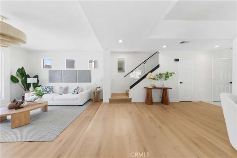 Tiny photo for 204 Lincoln Ave, Huntington Beach, CA 92648 (MLS # OC25235862)