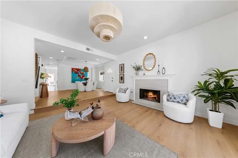 Tiny photo for 204 Lincoln Ave, Huntington Beach, CA 92648 (MLS # OC25235862)