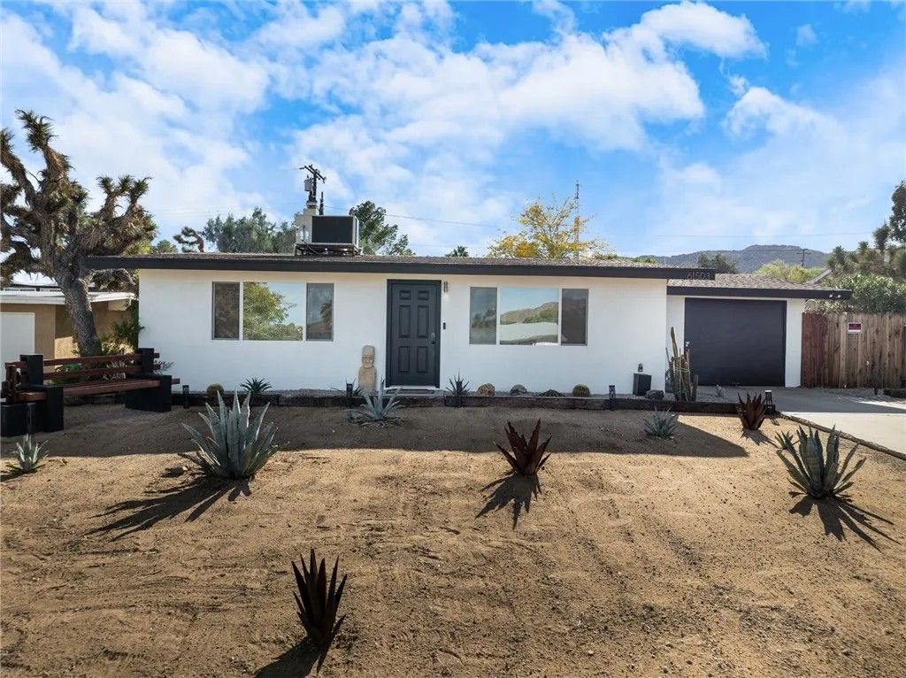 Photo of 61503 Sunburst Dr, Joshua Tree, CA 92252 (MLS # CV25278285)