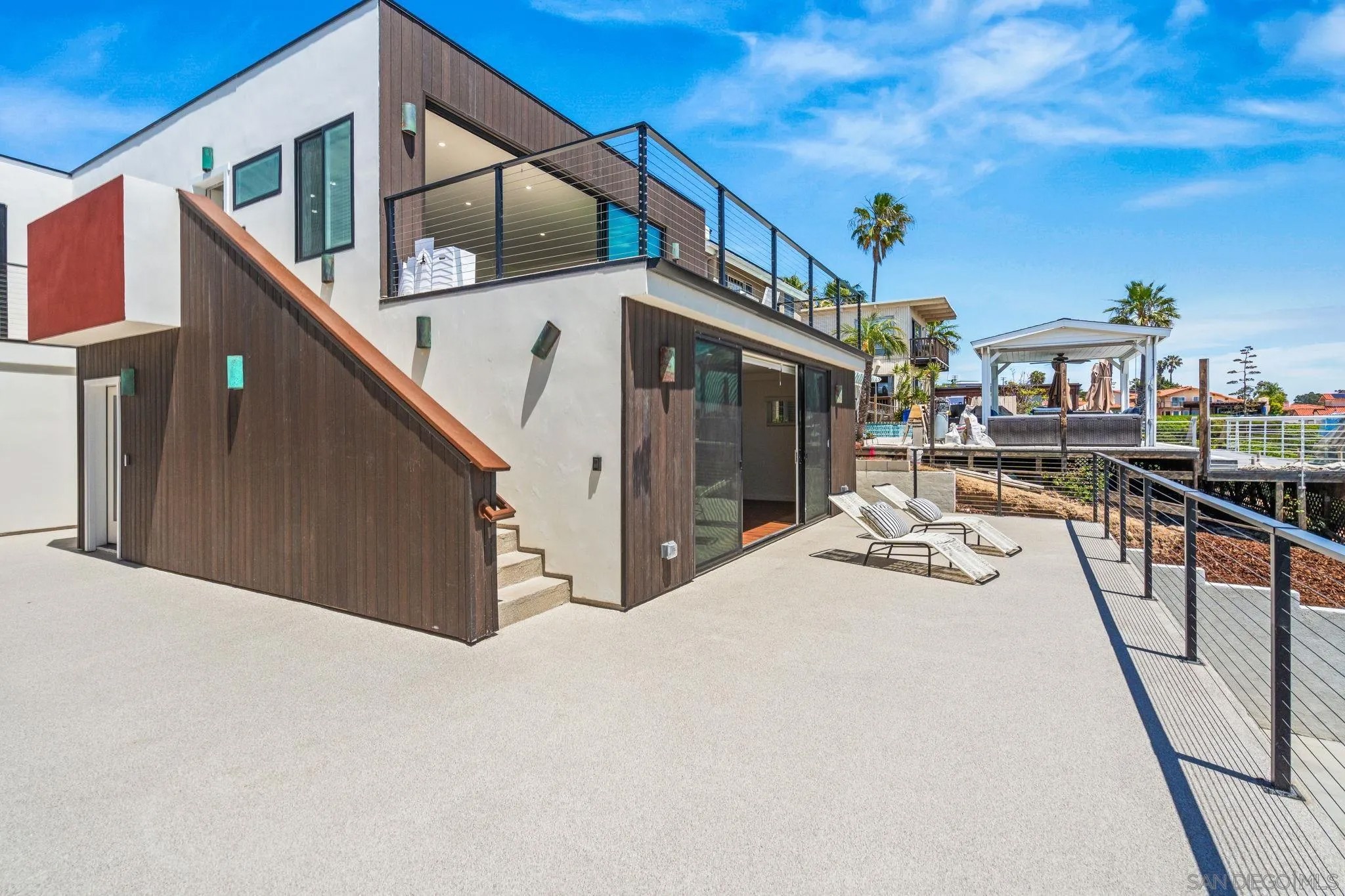 1251 - 1253 Van Nuys St