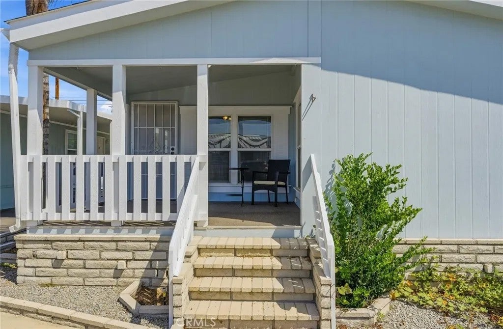 880 N Lake 49
