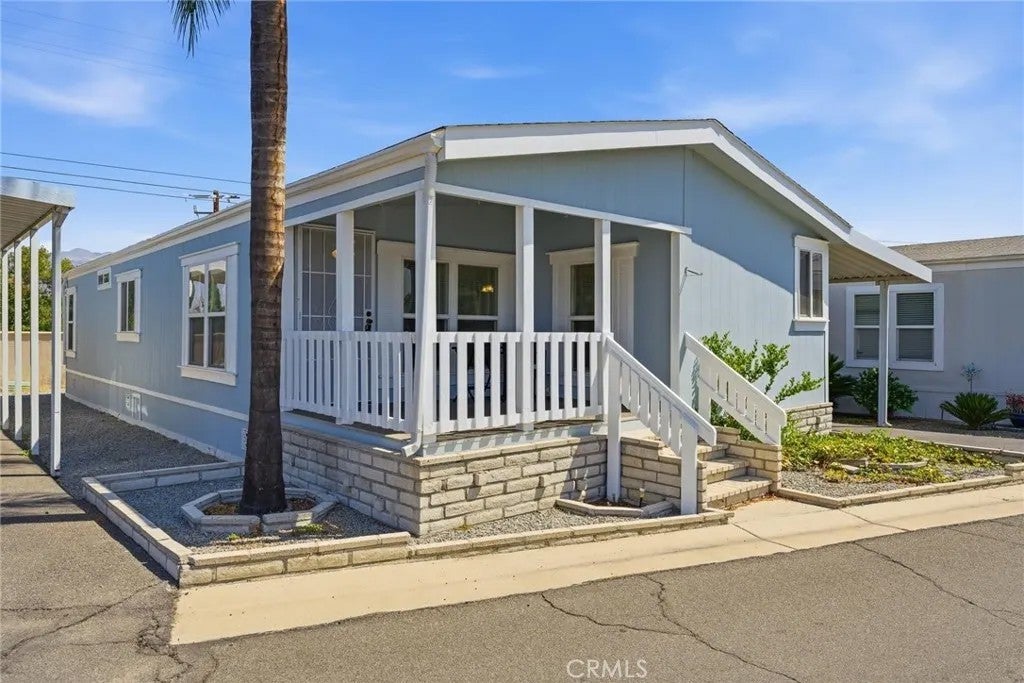 880 N Lake 49