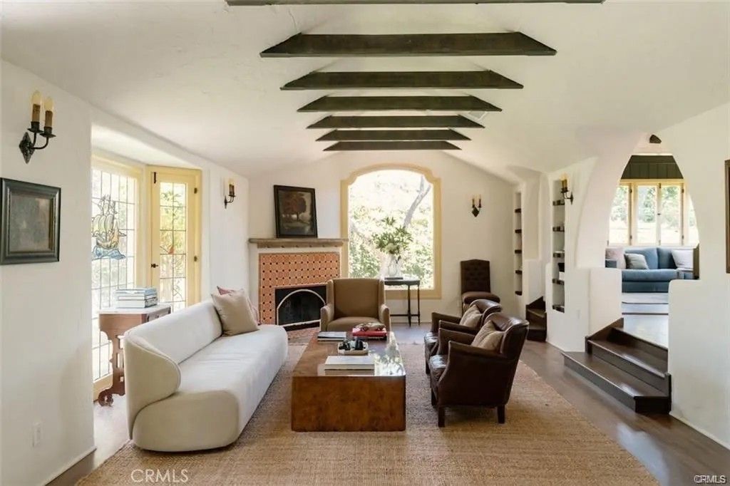 Photo of 15113 Encanto Drive, Sherman Oaks, CA 91403 (MLS # SR26001056)