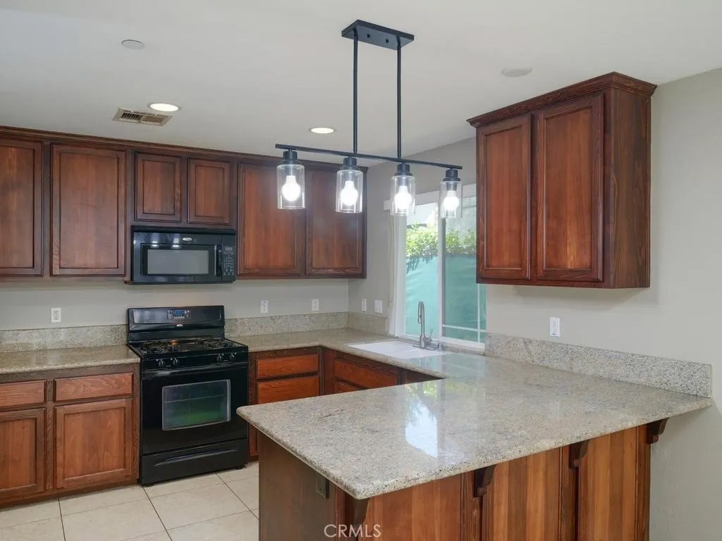 5742 Magnolia