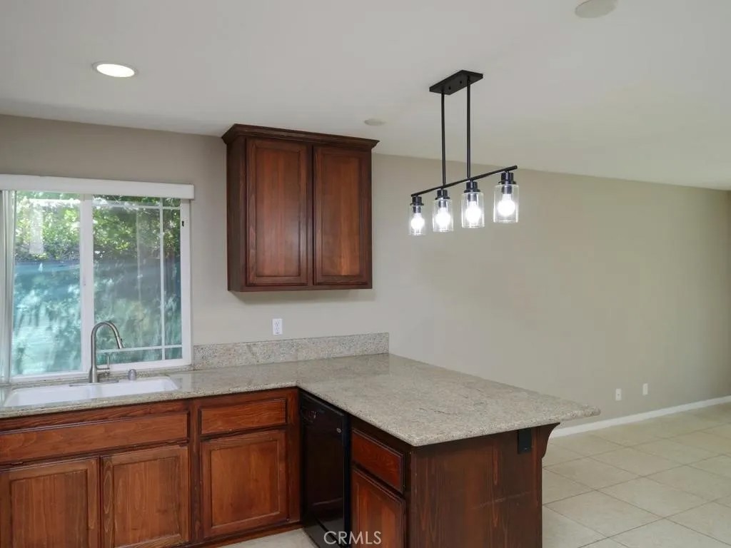 5742 Magnolia