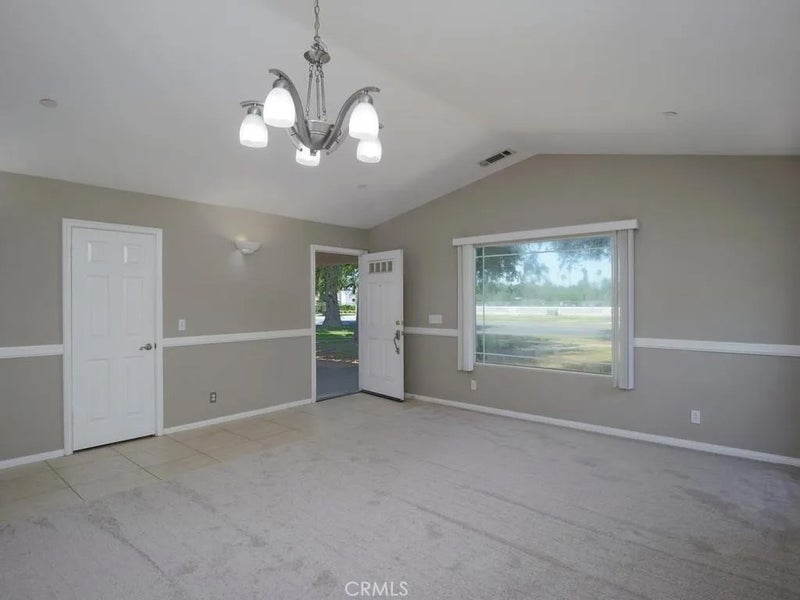 5742 Magnolia