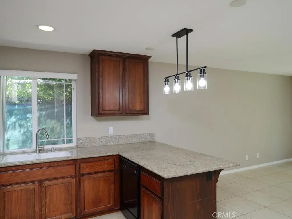 5742 Magnolia