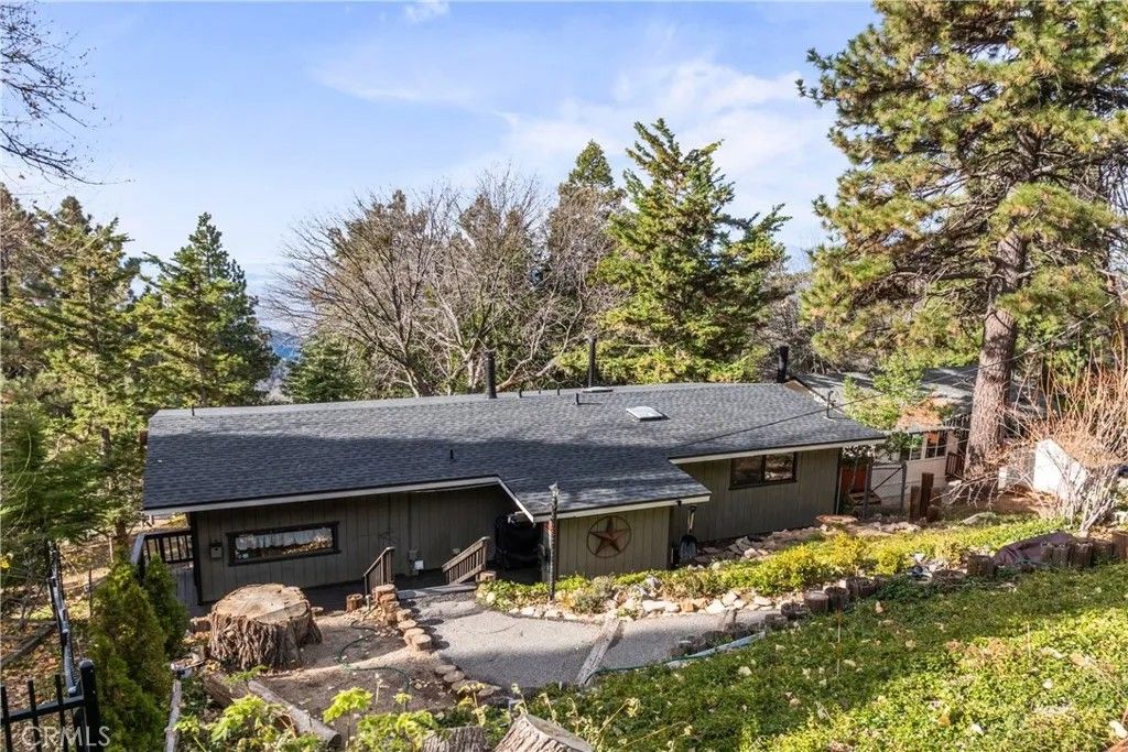 Photo of 1944 Willow Dr, Running Springs, CA 92382 (MLS # IG25280213)