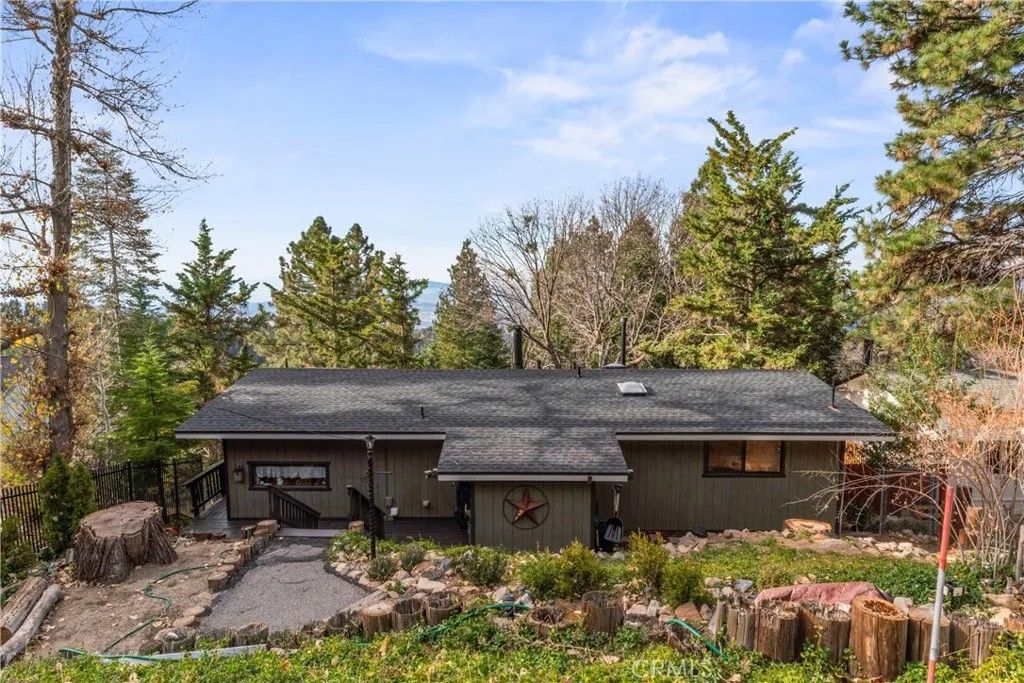 Photo of 1944 Willow Dr, Running Springs, CA 92382 (MLS # IG25280213)