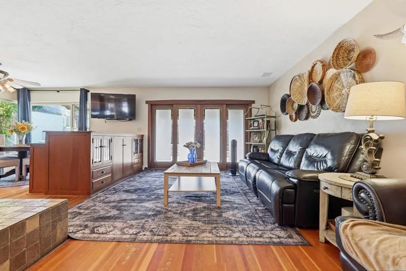 1738 Key Lane