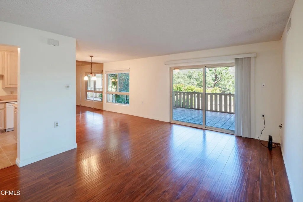 Photo of 324 Chestnut Hill Court #14, Thousand Oaks, CA 91360 (MLS # V1-37270)