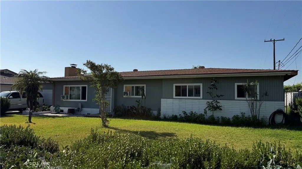 Photo of 411 E Jackson St, Rialto, CA 92376 (MLS # PW26072870)