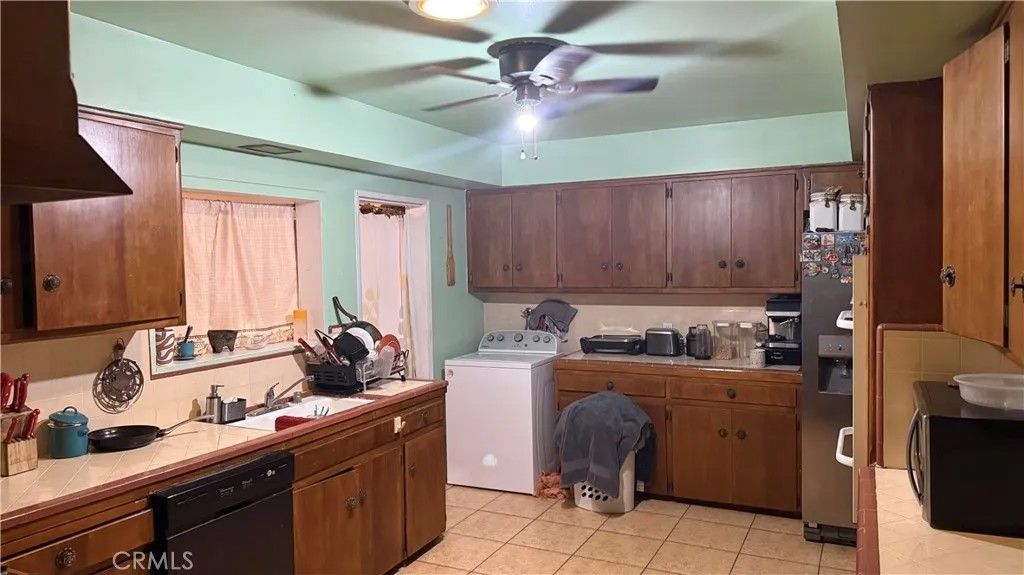 Photo of 411 E Jackson St, Rialto, CA 92376 (MLS # PW26072870)