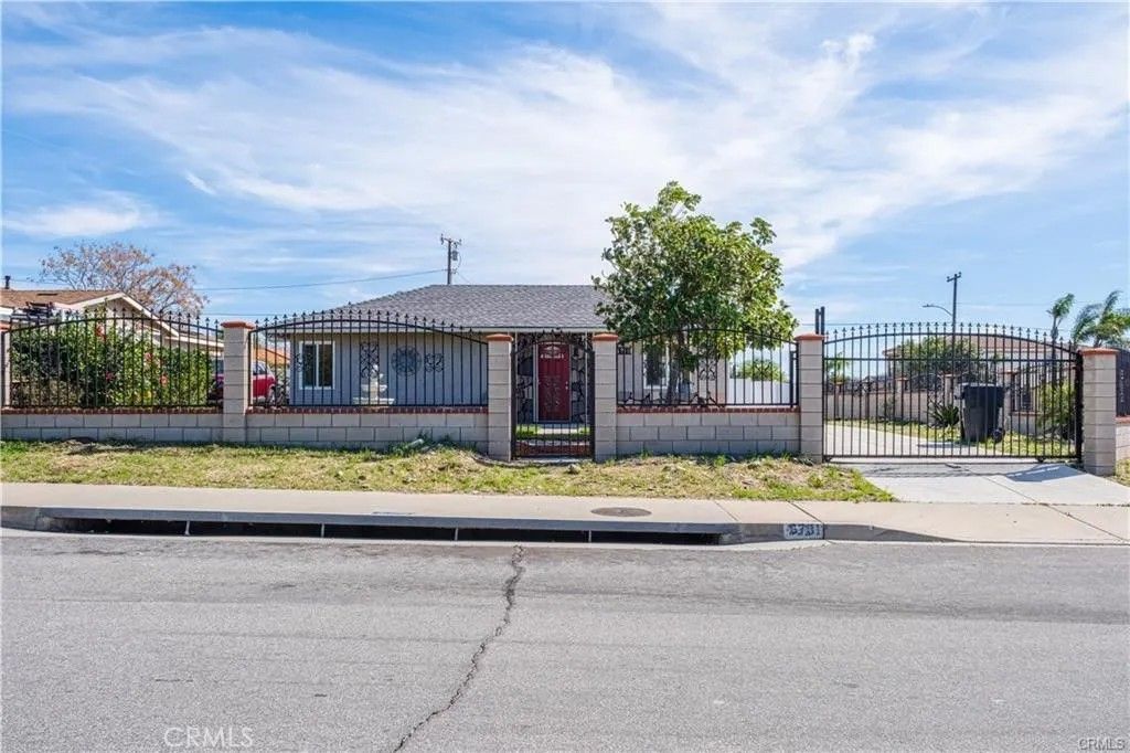 Photo of 6781 Jacaranda Ave, Fontana, CA 92336 (MLS # CV26071574)