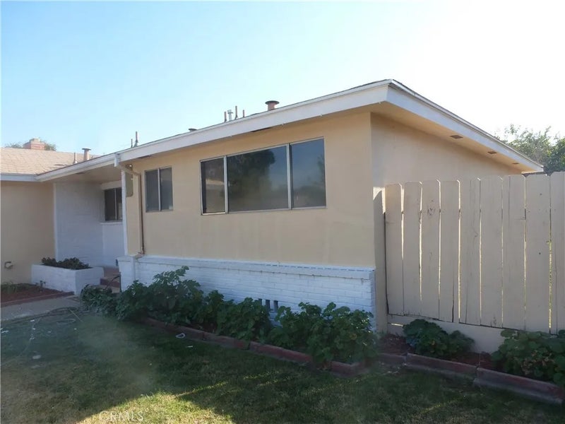 1406 Queens Circle