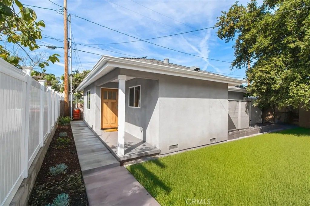 Photo of 319 N Shelton Street, Burbank, CA 91506 (MLS # SR26073471)