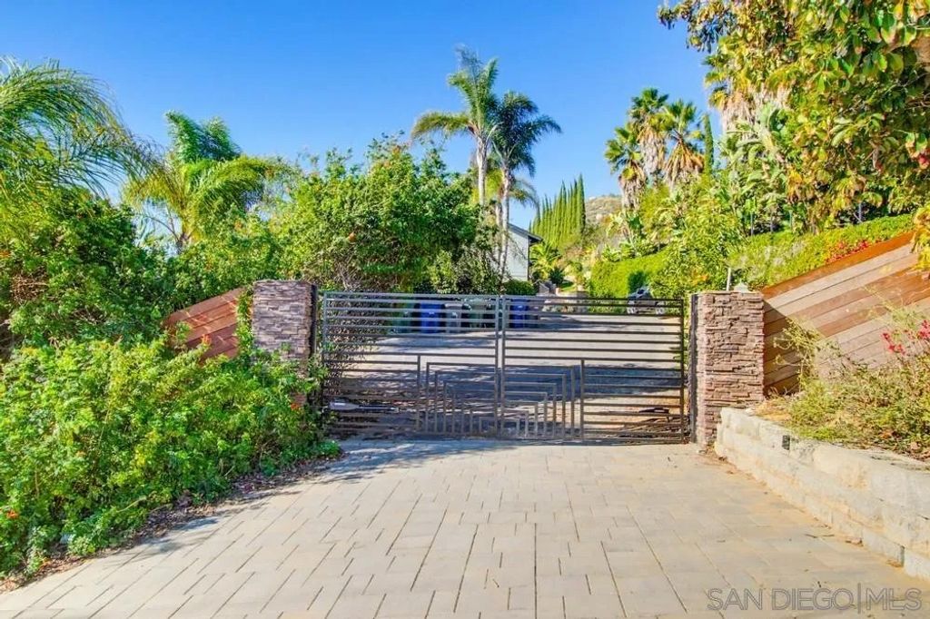 Photo of 25147 Jack Rabbit Acres #2, Escondido, CA 92026 (MLS # 250046270)